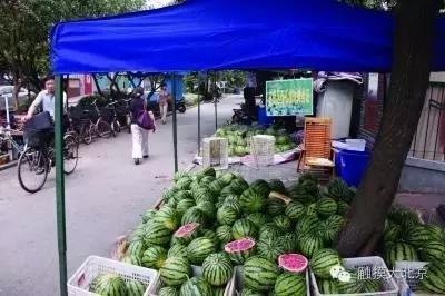 广东滨海城市群众吃瓜,广东滨海城市群众夏日消暑美食之旅”