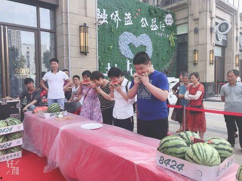 山西太原吃瓜群众,太原街头“吃瓜”众生相