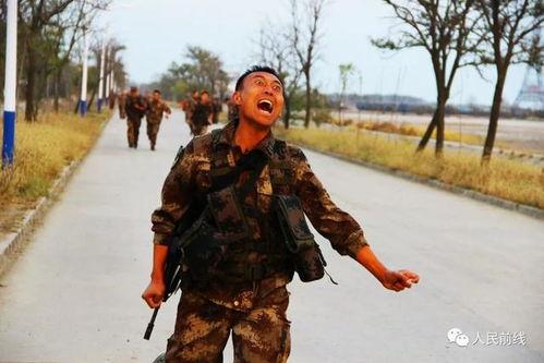 兵哥吃瓜群众图片大全高清,高清图鉴里的军营生活百态